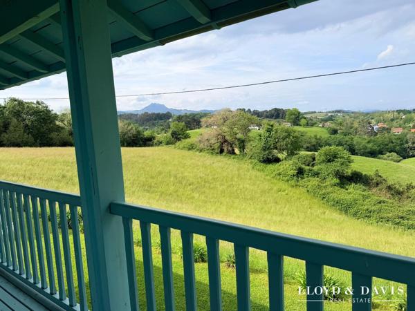 URRUGNE - Maison vue montagnes