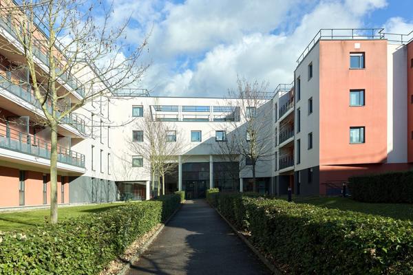INVESTISSEMENT LOCATIF – ST CYR L’ÉCOLE – Résidence Affaires Zenitude Versailles Saint-Cyr-l’École – 6.01 % de rentabilité