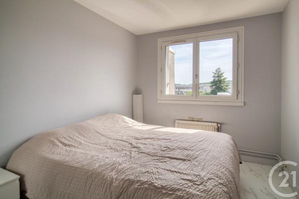 Appartement F4 à vendre  4 pièces - 81,88 m 2   ERMONT  - 95