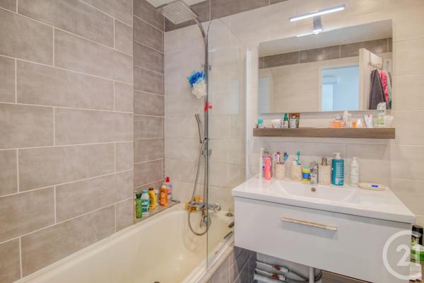 Appartement F4 à vendre  4 pièces - 81,88 m 2   ERMONT  - 95