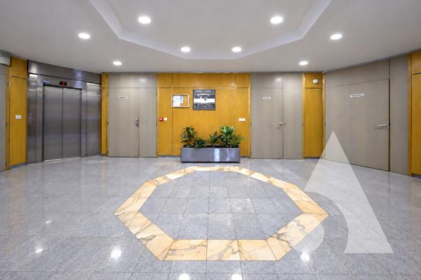 Local commercial 5 pièces 193.45 m2
