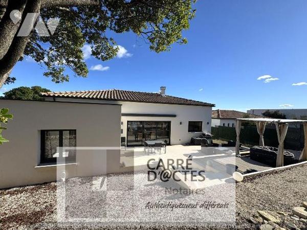 Les Notaires Associés CARRE D'@CTES vous proposent : Cette Villa récente et moderne achevée en ...