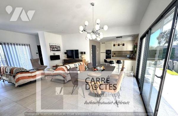 Les Notaires Associés CARRE D'@CTES vous proposent : Cette Villa récente et moderne achevée en ...