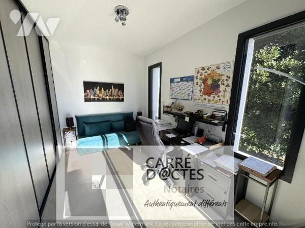 Les Notaires Associés CARRE D'@CTES vous proposent : Cette Villa récente et moderne achevée en ...