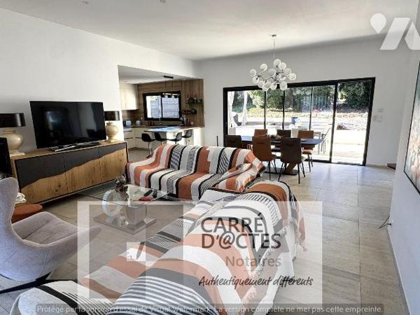 Les Notaires Associés CARRE D'@CTES vous proposent : Cette Villa récente et moderne achevée en ...