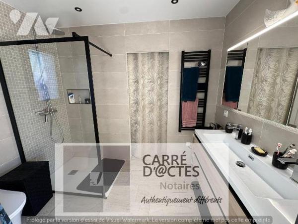 Les Notaires Associés CARRE D'@CTES vous proposent : Cette Villa récente et moderne achevée en ...