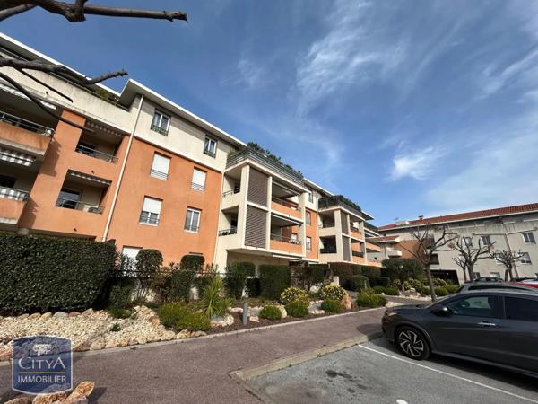 Appartement à louer 4 pièces 80m²