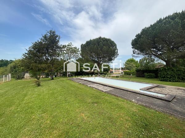 Terrain constructible 1 387 m² avec piscine
