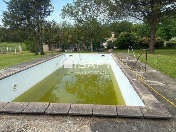 Terrain constructible 1 387 m² avec piscine