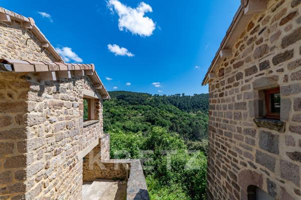 Un Hameau Privé Confidentiel au Cœur de l’Ardèche Méridionale