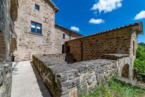 Un Hameau Privé Confidentiel au Cœur de l’Ardèche Méridionale