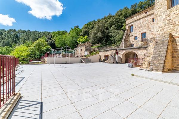 Un Hameau Privé Confidentiel au Cœur de l’Ardèche Méridionale