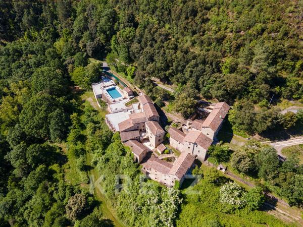Un Hameau Privé Confidentiel au Cœur de l’Ardèche Méridionale