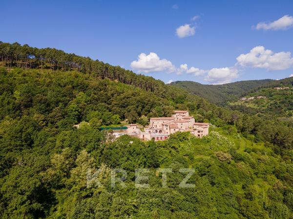 Un Hameau Privé Confidentiel au Cœur de l’Ardèche Méridionale