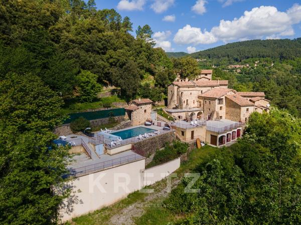 Un Hameau Privé Confidentiel au Cœur de l’Ardèche Méridionale