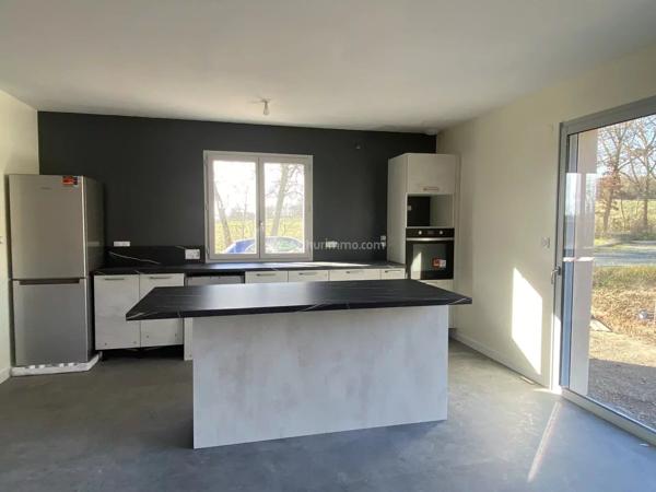 Location                                                      Villa
                        
                     3 pièces                      74 m2                     à Castelnau-de-Lévis