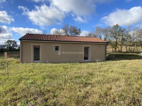Location                                                      Villa
                        
                     3 pièces                      74 m2                     à Castelnau-de-Lévis