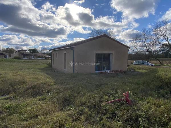 Location                                                      Villa
                        
                     3 pièces                      74 m2                     à Castelnau-de-Lévis