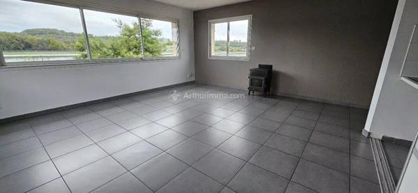 Location Local commercial 2 pièces 57 m2 à Le Sequestre