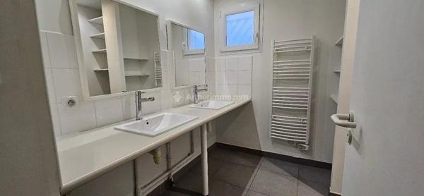 Location Local commercial 2 pièces 57 m2 à Le Sequestre