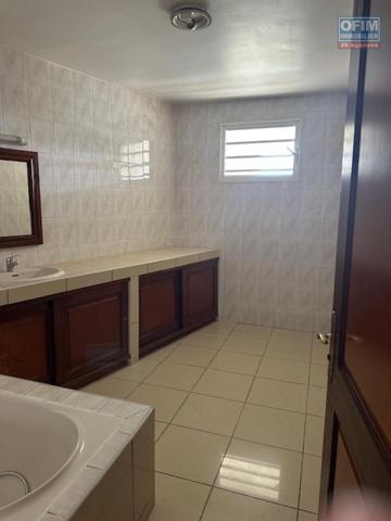 A LOUER Appartement F4 La saline les hauts