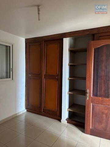 A LOUER Appartement F4 La saline les hauts