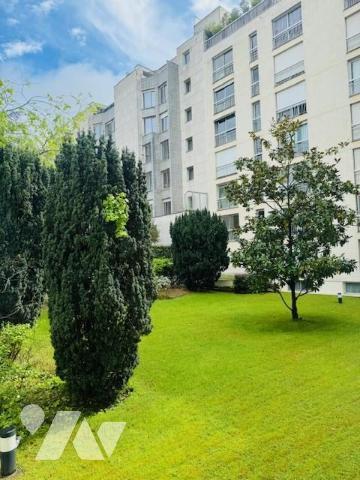 NEUILLY SUR SEINE - QUARTIER BOIS - PONT NEUILLY - GRAND 2 PIECES LOUE. 70 m² 