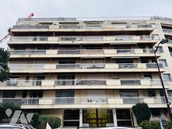 NEUILLY SUR SEINE - QUARTIER BOIS - PONT NEUILLY - GRAND 2 PIECES LOUE. 70 m² 