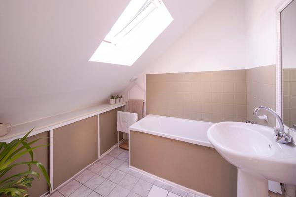 Qartier  Petit Port / Transvaal - Maison rénovée 3 chambres – jardin, terrasse Sud-Ouest, jacuzzi – env. 112 m² utiles