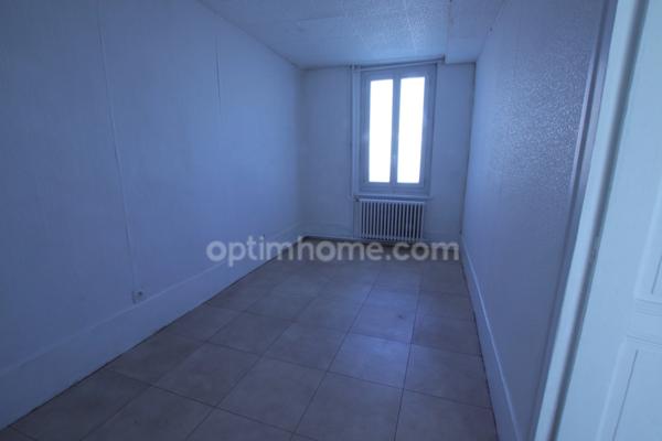 SALBRIS, proche centre ville dans rue calme, maison de deux chambres avec jardin et garage