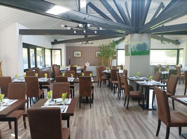 SECTEUR CHATEAUNEUF - Restaurant bien entretenu 300 M² 90 couverts Parking Visibilité