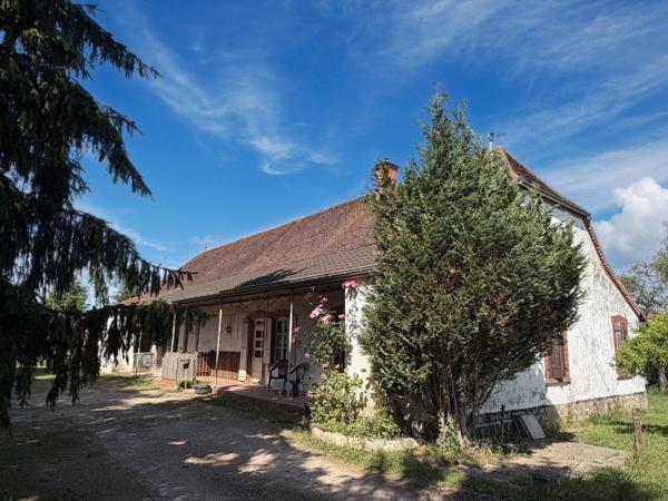 Ferme Bressane à rénover avec dépendances sur grand terrain