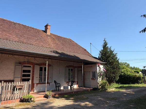 Ferme Bressane à rénover avec dépendances sur grand terrain