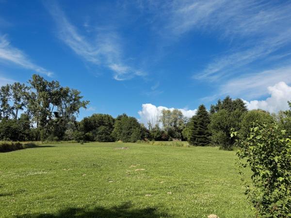 Ferme Bressane à rénover avec dépendances sur grand terrain