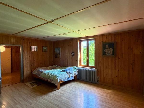 Ferme Bressane à rénover avec dépendances sur grand terrain