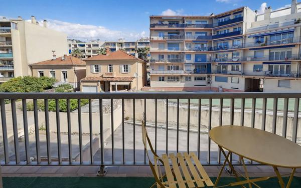 Appartement à vendre    2 pièces • 40 m2 Hyères