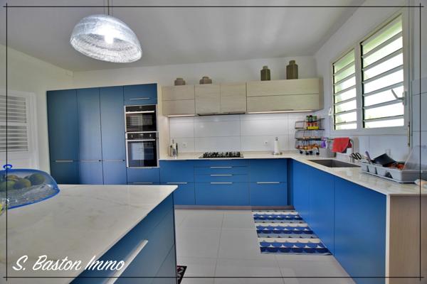 SAINTE MARIE- Maison P7 de 322 m² habitable - Terrain de 4 557,00 m² -  Piscine - Garage - sous sol - Dpt Martinique (972)
