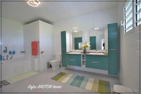 SAINTE MARIE- Maison P7 de 322 m² habitable - Terrain de 4 557,00 m² -  Piscine - Garage - sous sol - Dpt Martinique (972)