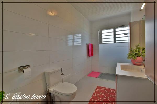 SAINTE MARIE- Maison P7 de 322 m² habitable - Terrain de 4 557,00 m² -  Piscine - Garage - sous sol - Dpt Martinique (972)