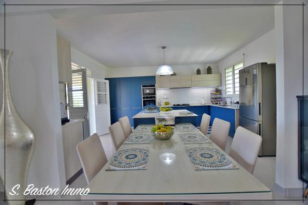 SAINTE MARIE- Maison P7 de 322 m² habitable - Terrain de 4 557,00 m² -  Piscine - Garage - sous sol - Dpt Martinique (972)