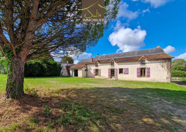 PROCHE BRESSUIRE, ENSEMBLE IMMOBILIER DE 3 MAISONS / possibilité GITE