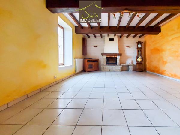 PROCHE BRESSUIRE, ENSEMBLE IMMOBILIER DE 3 MAISONS / possibilité GITE
