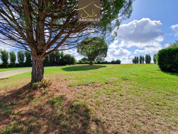 PROCHE BRESSUIRE, ENSEMBLE IMMOBILIER DE 3 MAISONS / possibilité GITE