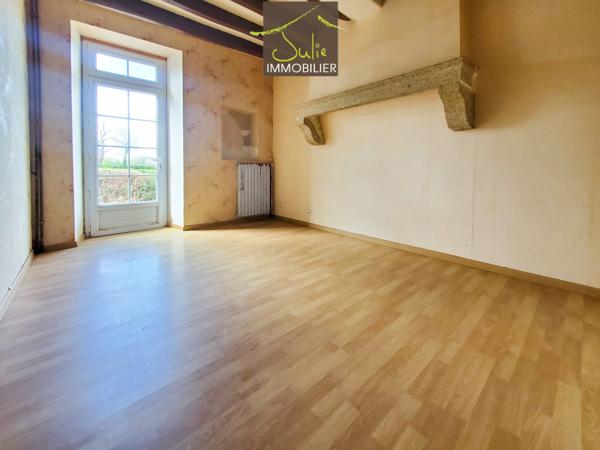PROCHE BRESSUIRE, ENSEMBLE IMMOBILIER DE 3 MAISONS / possibilité GITE