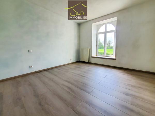 PROCHE BRESSUIRE, ENSEMBLE IMMOBILIER DE 3 MAISONS / possibilité GITE