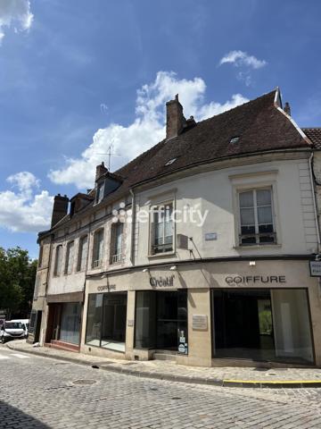 Immeuble
         15 pièces
        - 300 m² 177 650 € *