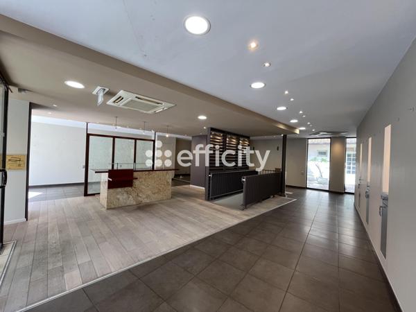 Immeuble
         15 pièces
        - 300 m² 177 650 € *