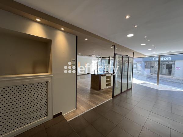 Immeuble
         15 pièces
        - 300 m² 177 650 € *