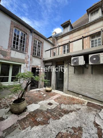 Immeuble
         15 pièces
        - 300 m² 177 650 € *