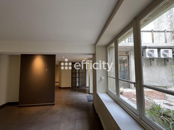 Immeuble
         15 pièces
        - 300 m² 177 650 € *